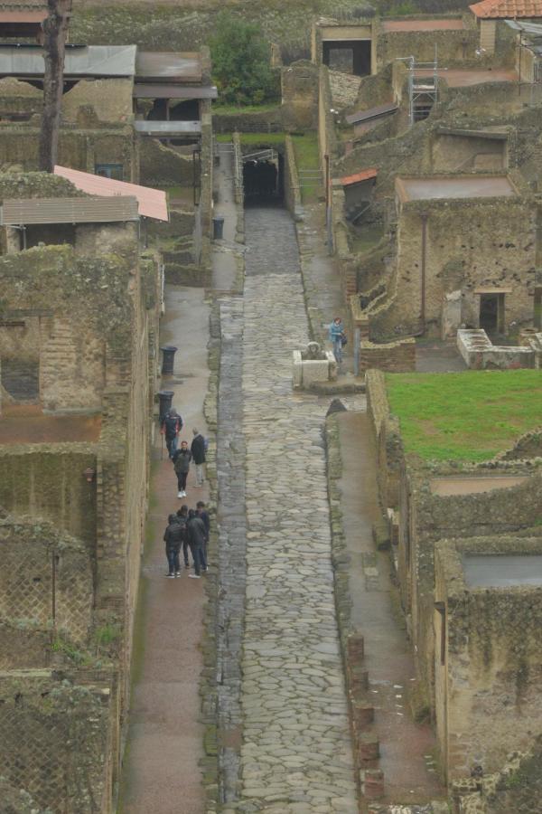 Decumano Massimo Bed & Breakfast Ercolano Exterior foto